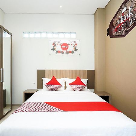 Hotel Super Oyo Capital O 614 Graha 8 Syariah Surabaya Exterior foto
