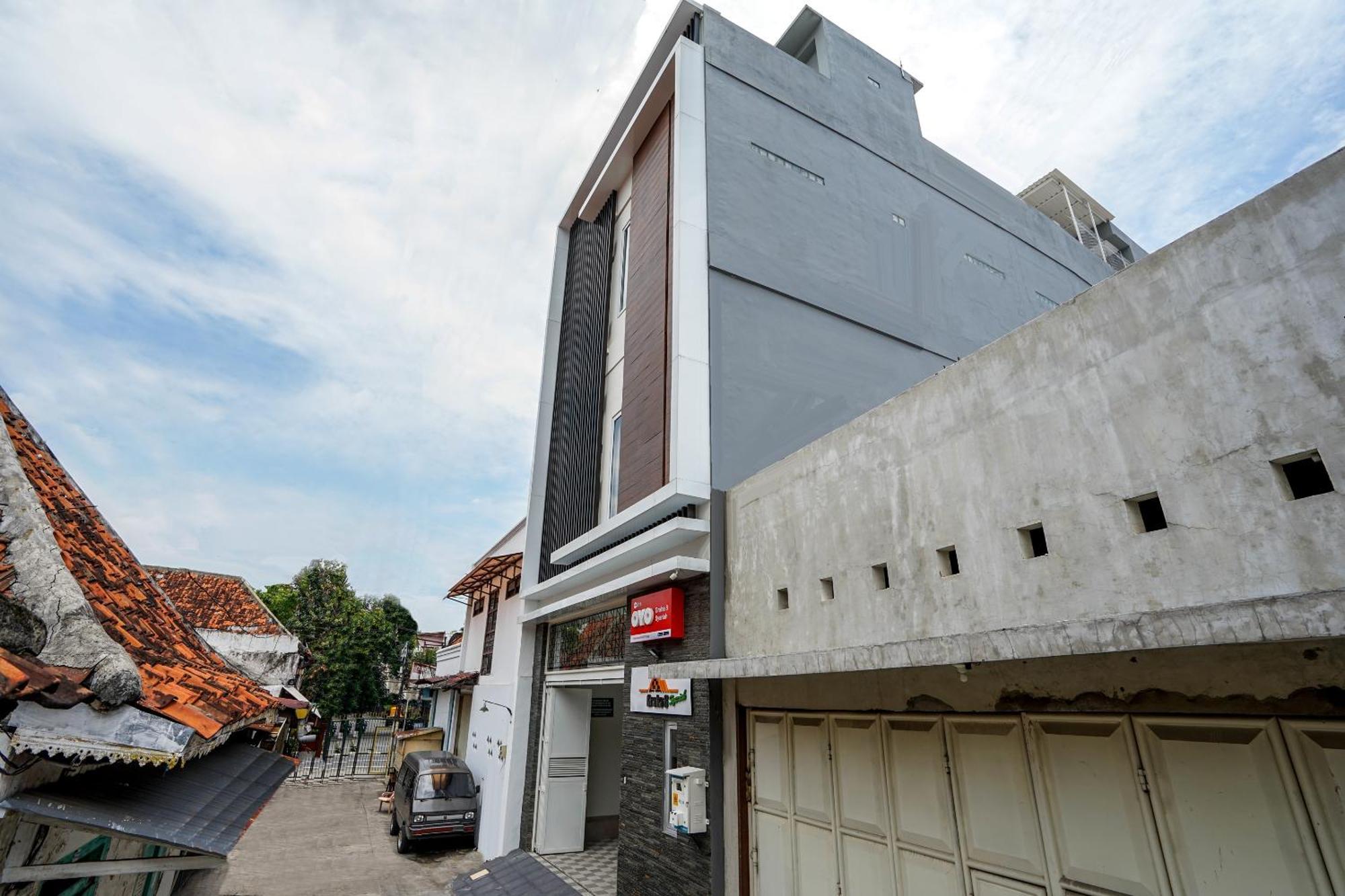Hotel Super Oyo Capital O 614 Graha 8 Syariah Surabaya Exterior foto
