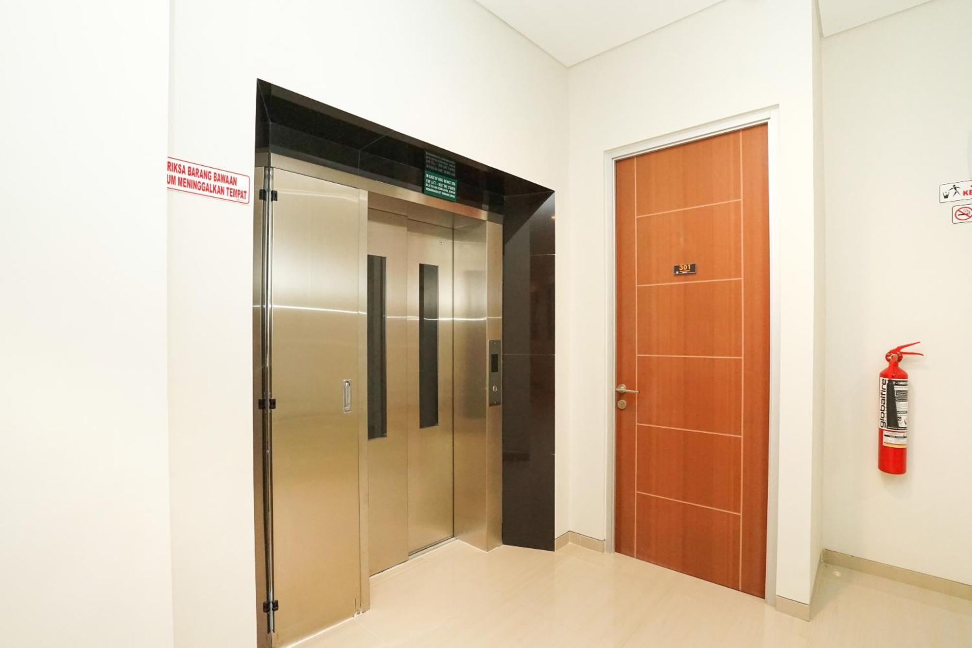 Hotel Super Oyo Capital O 614 Graha 8 Syariah Surabaya Exterior foto