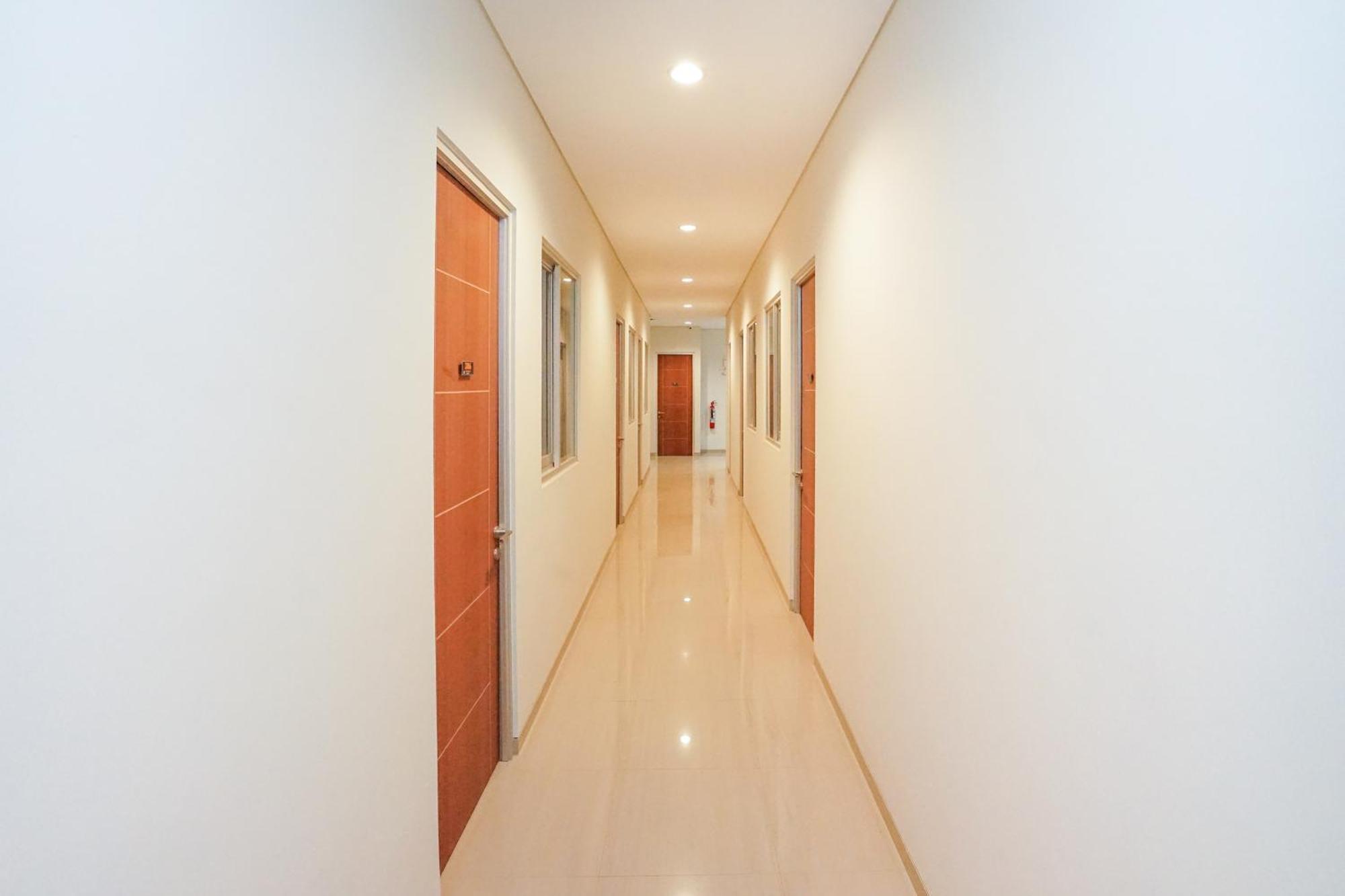 Hotel Super Oyo Capital O 614 Graha 8 Syariah Surabaya Exterior foto